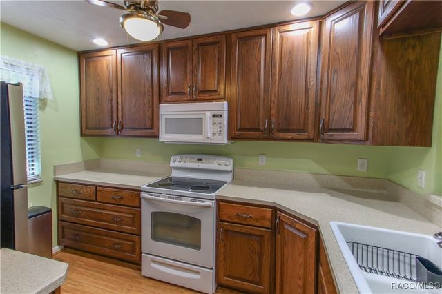 7 Moser Court N, Homosassa, FL 34446