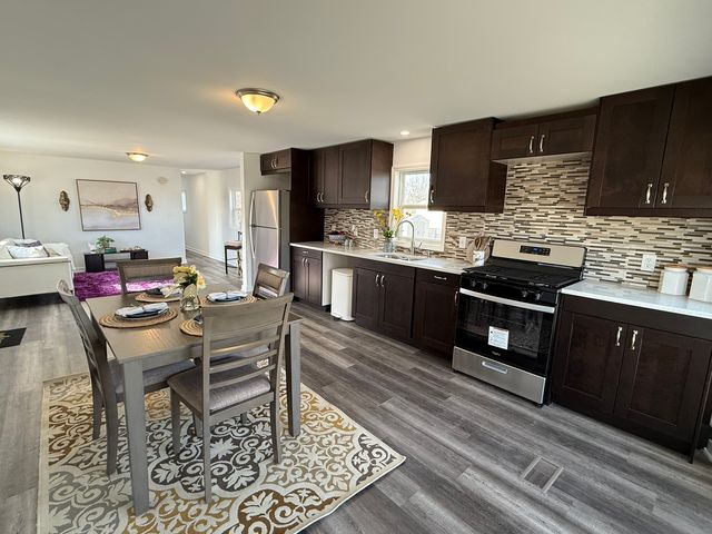 237 Blackthorn Road, Matteson, IL 60443