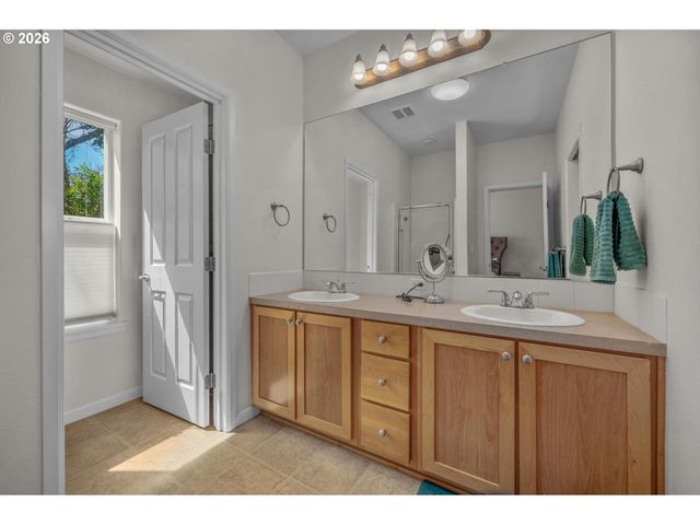 10860 Sw BRIARWOOD Pl, Portland, OR 97223