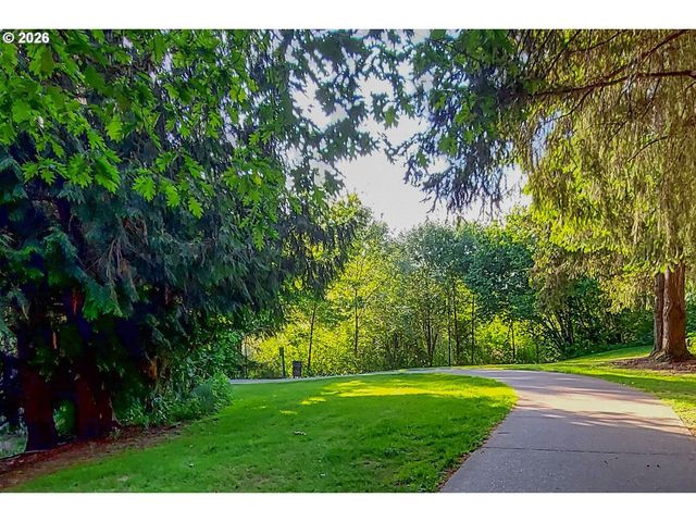 10860 Sw BRIARWOOD Pl, Portland, OR 97223