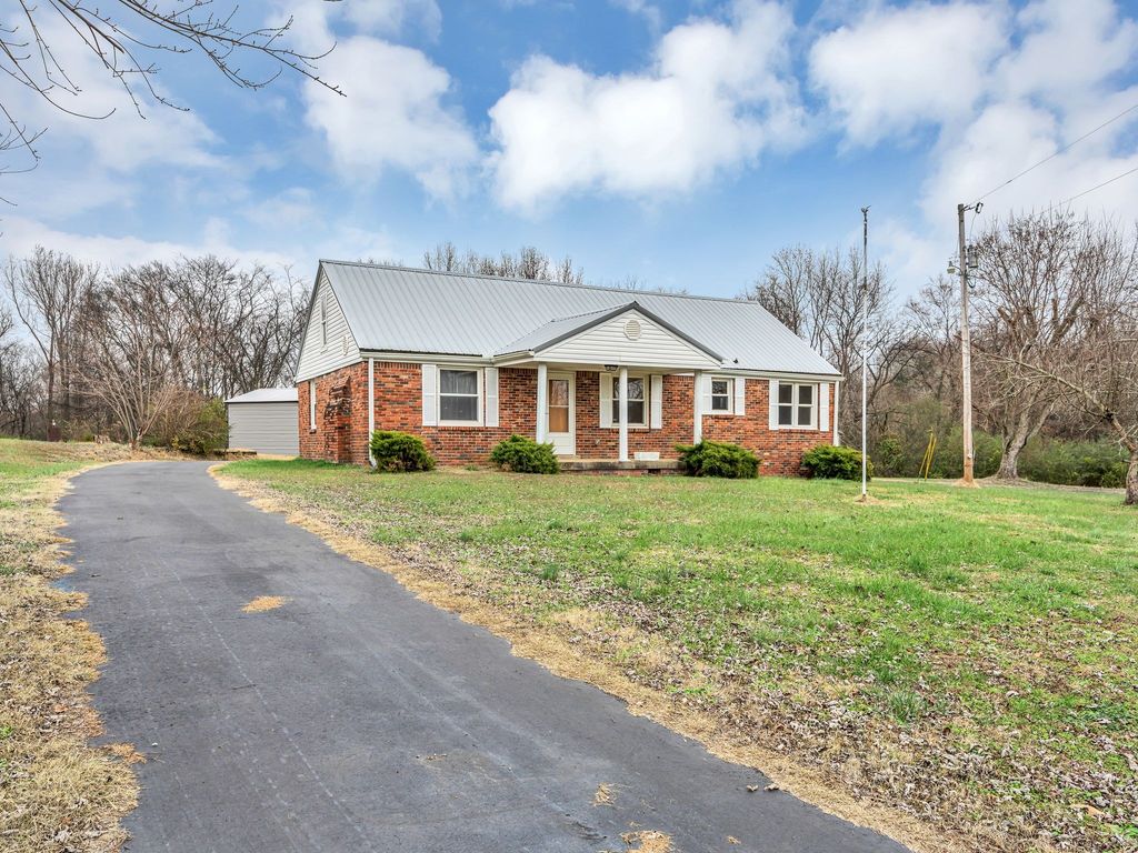 1732 Buck Hollow Rd, Chapmansboro, TN 37035