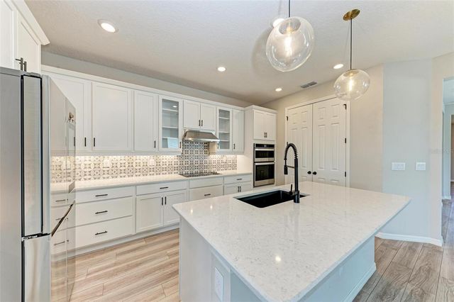 3519 74TH AVENUE CIRCLE E, Sarasota, FL 34243