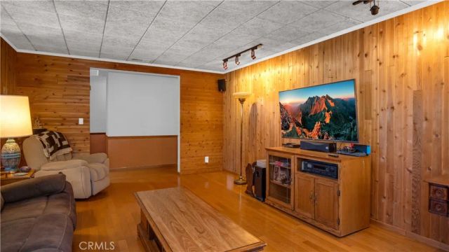 6819 Cantaloupe Avenue, Van Nuys, CA 91405