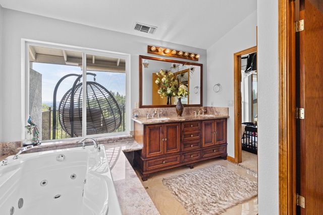 580 Gayl Dr, Colfax, CA 95713