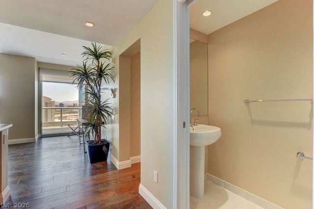 222 KAREN Avenue 3805, Las Vegas, NV 89109