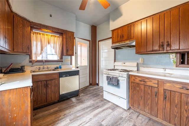 1731 Leishman Ave, Arnold, PA 15068