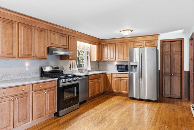 47 Center St, Westport, MA 02790