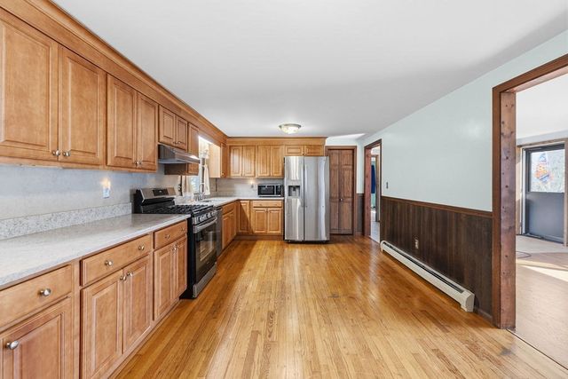 47 Center St, Westport, MA 02790