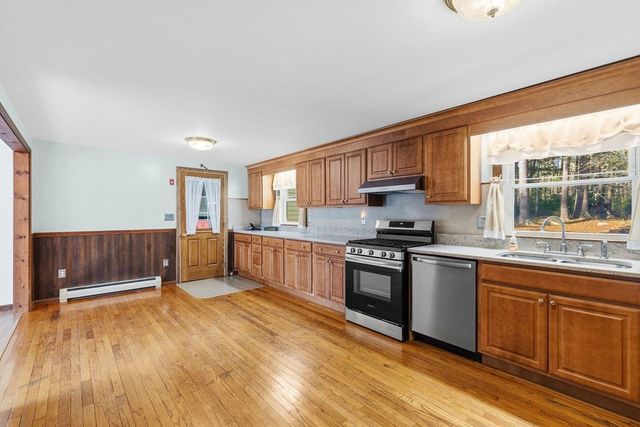 47 Center St, Westport, MA 02790