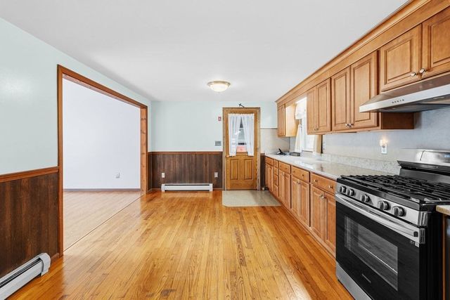 47 Center St, Westport, MA 02790