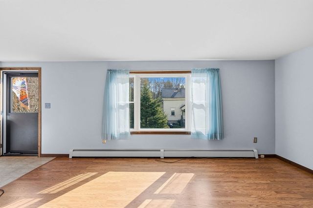 47 Center St, Westport, MA 02790