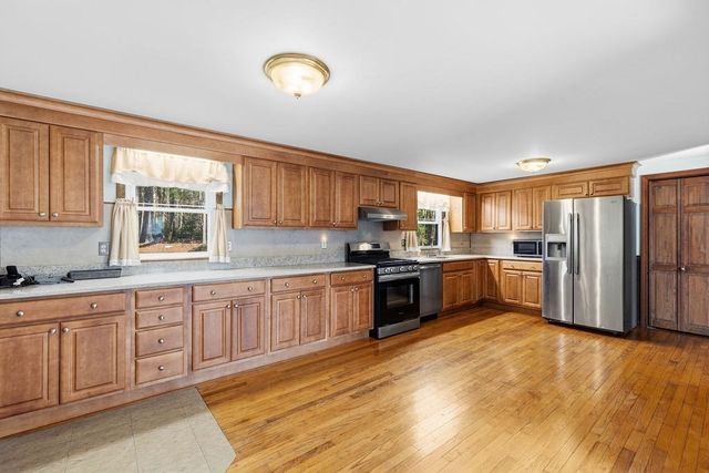 47 Center St, Westport, MA 02790