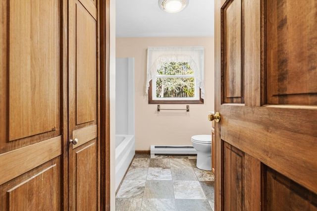 47 Center St, Westport, MA 02790