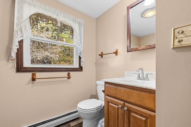 47 Center St, Westport, MA 02790