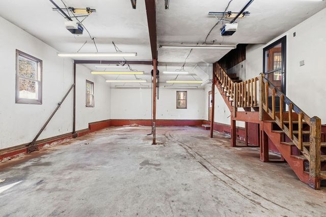 47 Center St, Westport, MA 02790