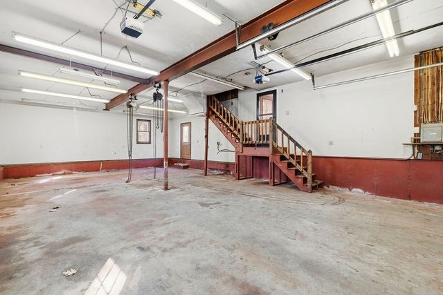 47 Center St, Westport, MA 02790