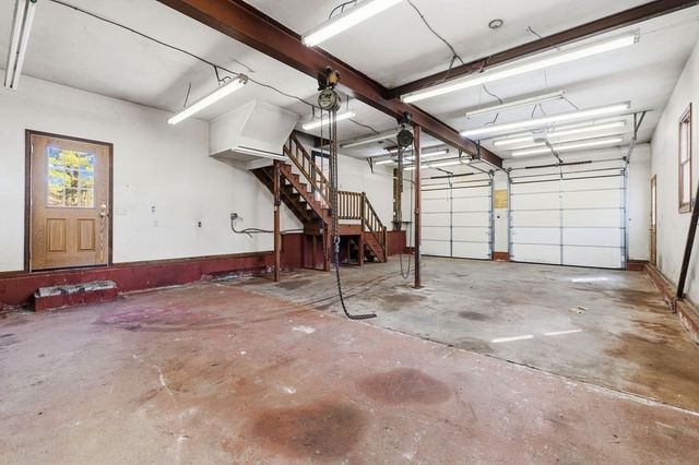 47 Center St, Westport, MA 02790