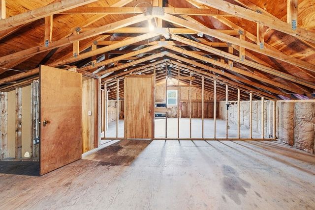 47 Center St, Westport, MA 02790