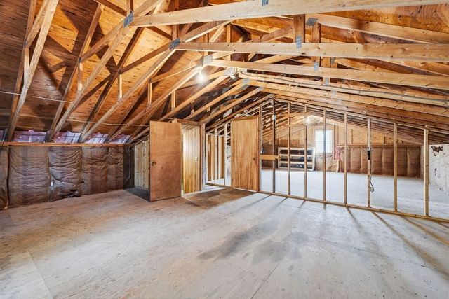 47 Center St, Westport, MA 02790