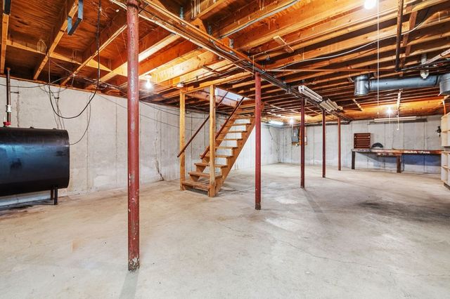 47 Center St, Westport, MA 02790