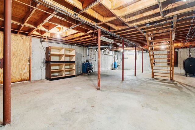 47 Center St, Westport, MA 02790