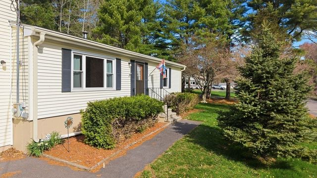 47 Center St, Westport, MA 02790