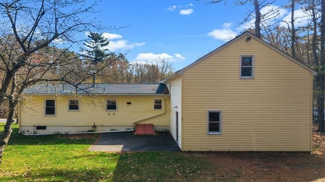 47 Center St, Westport, MA 02790