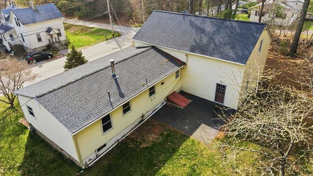 47 Center St, Westport, MA 02790