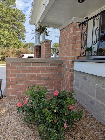 407 S 1st Street, Hiawatha, KS 66434