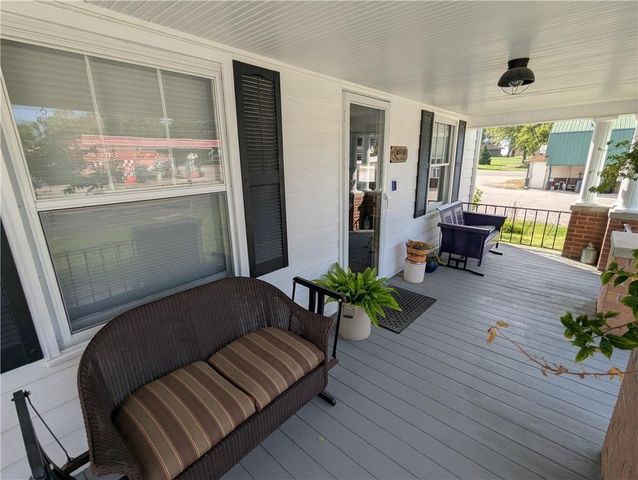 407 S 1st Street, Hiawatha, KS 66434