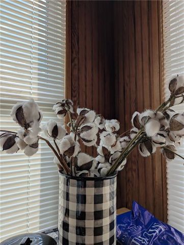 407 S 1st Street, Hiawatha, KS 66434