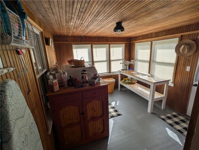 407 S 1st Street, Hiawatha, KS 66434