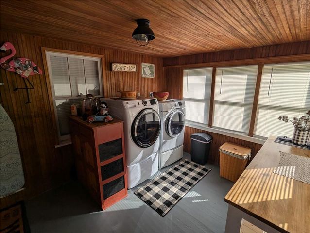 407 S 1st Street, Hiawatha, KS 66434