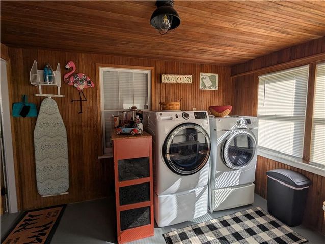 407 S 1st Street, Hiawatha, KS 66434