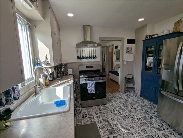 407 S 1st Street, Hiawatha, KS 66434