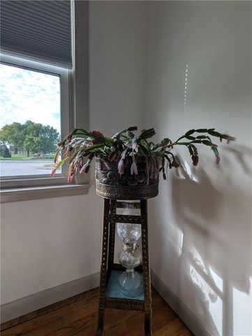 407 S 1st Street, Hiawatha, KS 66434