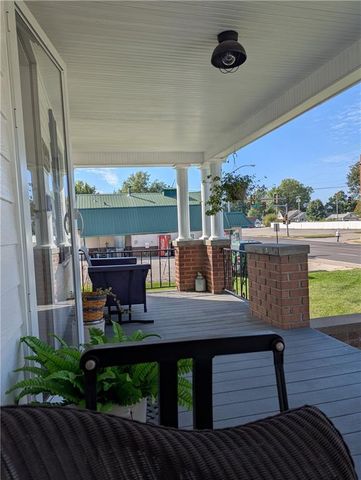 407 S 1st Street, Hiawatha, KS 66434