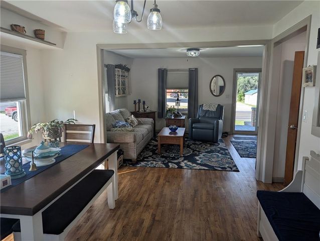 407 S 1st Street, Hiawatha, KS 66434