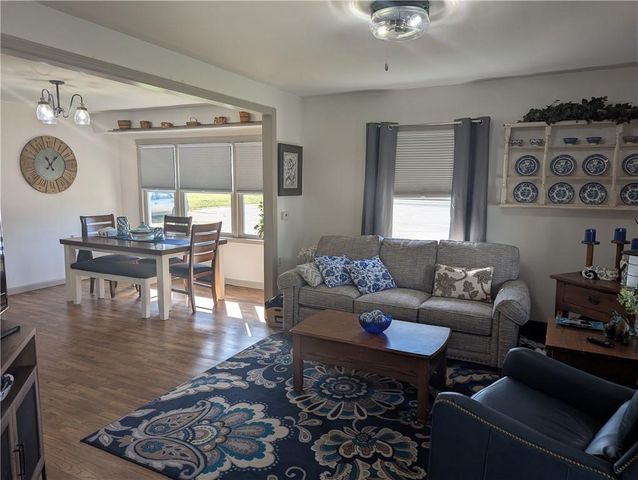 407 S 1st Street, Hiawatha, KS 66434