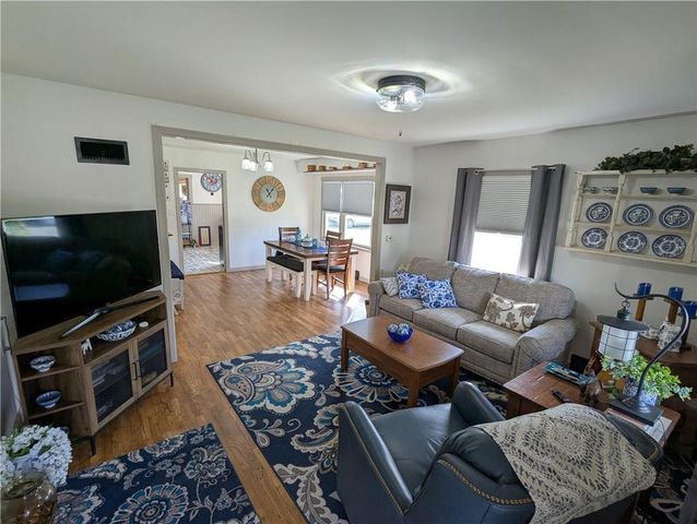 407 S 1st Street, Hiawatha, KS 66434