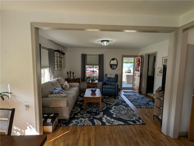 407 S 1st Street, Hiawatha, KS 66434