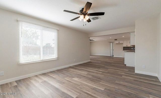 8304 N 55th Avenue, Glendale, AZ 85302