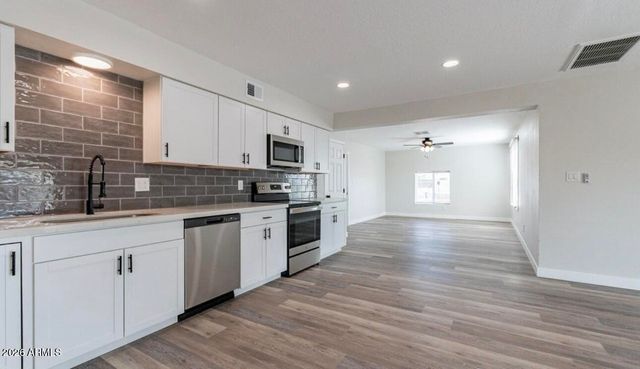 8304 N 55th Avenue, Glendale, AZ 85302