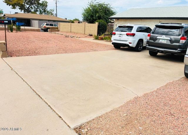8304 N 55th Avenue, Glendale, AZ 85302