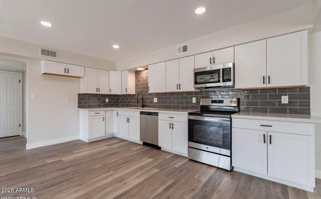 8304 N 55th Avenue, Glendale, AZ 85302