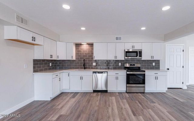 8304 N 55th Avenue, Glendale, AZ 85302