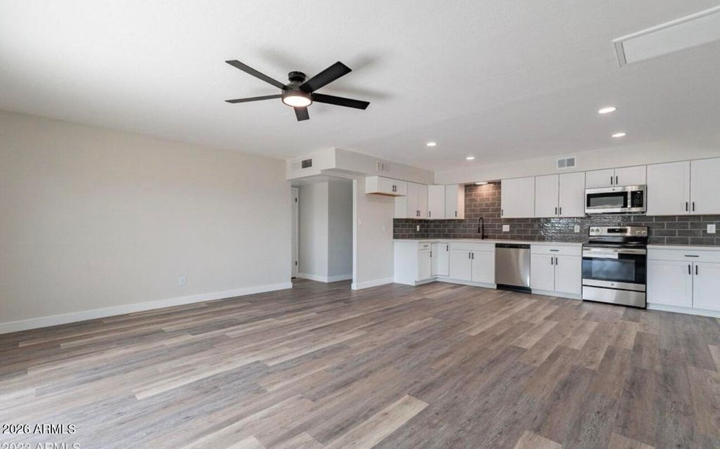 8304 N 55th Avenue, Glendale, AZ 85302