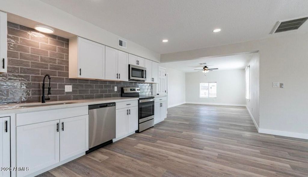 8304 N 55th Avenue, Glendale, AZ 85302 — photo 2