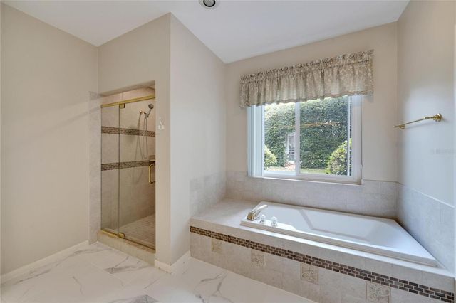 18006 CLEAR LAKE DR, Lutz, FL 33548