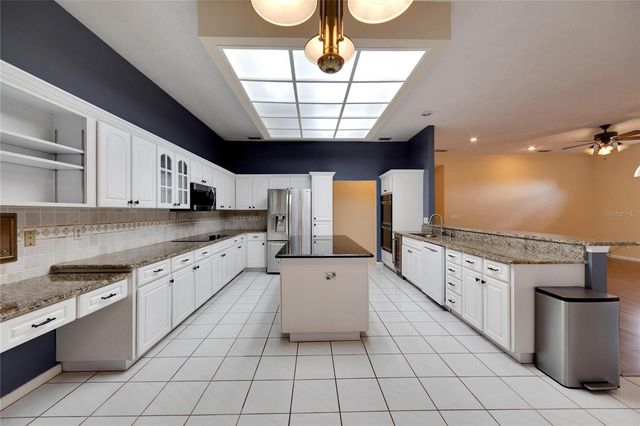 18006 CLEAR LAKE DR, Lutz, FL 33548